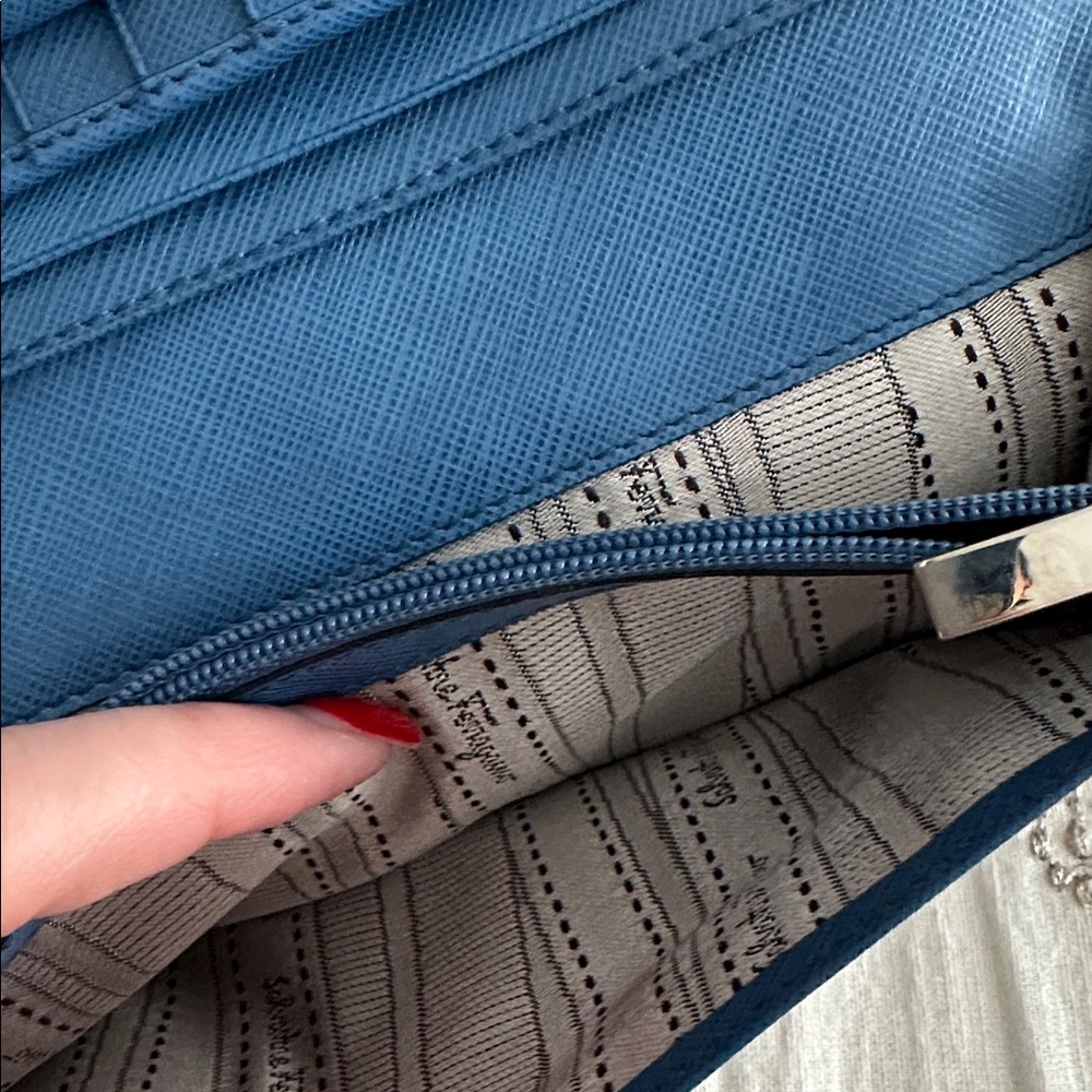 Ferragamo blue wallet bow pristine vintage trifold zip coin storage - Picture 5 of 13